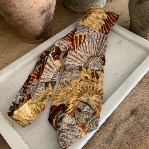 VINTAGE ERMENEGILDO ZENGA Tie Mardi Gras Masks Purple Green & Gold - Picture 1 of 7